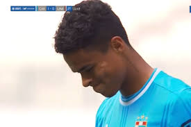 Christopher Olivares: El increíble gol que falló sin arquero en  Universitario vs Sporting Cristal por Liga 1 [VIDEO]