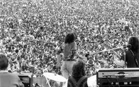 Bekende hits als you can leave your hat on en unchain my heart worden met veel enthousiasme gebracht. Joe Cocker Is Dead At 70 Raspy Voiced Rock Star With Distinctive Moves The New York Times
