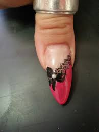 nageldesign pink mit spitze schleife und perle nagel kunst nageldesign nagel
