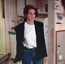 Alors qu'elle revient plus rouquine que jamais dans le rôle de la méchante reine here, 16 times julia roberts aced mannish blazers, waistcoats, strapless gowns and everything in between. Juliaroberts Styleinspiration Fashion Tv Fashion Pretty Woman Movie