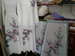 Cara melukis bunga yang gampang, mudah, dan menarik adalah video tutorial yang panduan cara melukis kain bunga mawar pakai cat lukis tekstil mm untuk baju wanita. Cara Melukis Bunga Mawar Warna Soft Lukis Kain Karya Lama Yang Indah Cat Lukis Mm