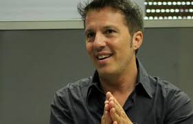 La voce foggiana di Savino Zaba per sconfiggere il virus