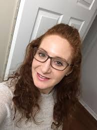 Somebody got into somebody's lipstick drawer... #daretoshare  #daretosharebeauty #puckerup #howdoilook #mommysmakeup #redlipstick (c ya  tonight at 11pET for @tartecosmetics juicy lips, the debut of  @velourbeautyofficial lashes, @milkandhoneyproducts ...