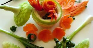 Obst Und Gemuse Schnitzen 93 Ideen Und Anleitungen Fur Anfanger Essen Skulptur Lebensmittelhandwerk Gemuseschnitzen