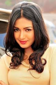 Heroine images, actress hot photos and heroines wallpapers are always high in demand, and if so what are you waiting for, browse on koimoi.com for all the latest hd bollywood heroine photos. Catherine Tresa Actress Latest Hd Photo Gallery From Errabus Telugu Movie Beauty Girl Beauty Beautiful Blonde Girl
