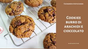 Chi ama gli arachidi non può non provare questi biscotti! Cookies Al Burro Di Arachidi E Cioccolato Ricetta Facile Youtube