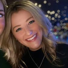 Erin Helton's Instagram, Twitter & Facebook