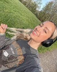 Abby Dinkins's Instagram, Twitter & Facebook