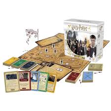 Harry potter souhaite changer de maison et grâce à un dressing en conséquence, tu transformeras le jeune sorcier! Harry Potter Une Annee A Poudlard Un Jeu Topi Games Bcd Jeux