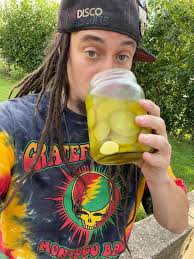 Are women more likely to like pickles than men?