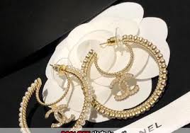 耳環 シャネル chanel ピアス 円盤 痛くない chanel イヤリング ラインストーン ユニーク 月形 非対称耳飾り ゴールド chanel ccマーク パール 真珠 アシンメトリー 女性愛用 シャネル アクセサリー ピアス