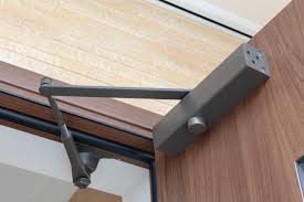 Porte pantalons pivotant pour dressing. Utilite Et Installation D Un Bas De Porte