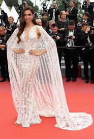 Trending At Cannes 2018 White Cape Gown Deepika Padukone At The Red Carpet During The 71st Annual Cannes F Deepika Padukone Dresses Celebrity Dresses Fashion