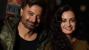 Romance Madura en Pantalla: Dia Mirza y Rahul Bhat Filman Drama Romántico