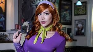 Atrevido cosplay de Luxlo hace que veamos a Daphne con otros ojos