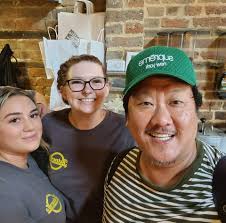 Does anyone know of anyone or somewhere I could take a bulk load of Vinyl  records, have around 24 x 12" Albums, and 250 7" Singles. They were my  father in laws