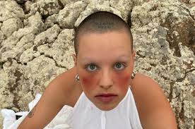 Inés Hernández propone romper con los estereotipos físicos con la  exposición 'Moldes', en la Casa-Museo León y Castillo