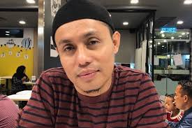 Alangkah bahagianya kalau azman mempunyai konek besar seperti kepunyaan bapa mertuaku. Bukan Sebab Bayaran Semata Mata Pu Azman Ada Syarat Terima Tawaran Jadi Duta Produk Hiburan Mstar