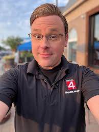 You know when the studio is red, and both Kim Adams WDIV and I have the  pods in the studio, we gearing up for severe weather coverage!! Definitely  a busy day on