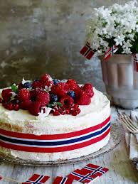 Kaker og boller hører til på 17. 16 Festkaker Til 17 Mai Hurra Hurra Hurra Mat Pa Bordet