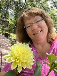 Do yellow dahlias have a dominance over other colors?