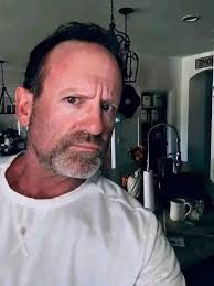 I'm hurt, all I want to see in the comment right now is “Hello honey” from  my special queen 💖💖 I can't loose you beautiful 🥰 All I need right now is