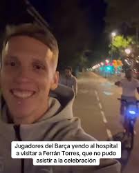 Dani Olmo, Pedri, Iñigo y Eric pillan unas bicicletas para ir a celebrar la  liga con Ferrán Torres, que está ingresado