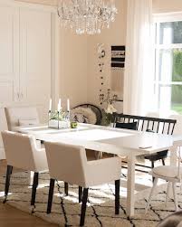 Wir Lieben Rauten Ein Teppich Der Derzeit Fur Furore Bei Allen Liebhabern Besonderer Bodenkleider So Teppich Esszimmer Esszimmer Kronleuchter Esstisch Weiss