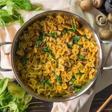 One Pan Pilz Spinat Farfalle Fitness Rezept Von Body Kitchen Video Rezept Video In 2020 Gesunde Vegane Rezepte Gesunde Rezepte Gesund Kochen