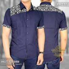 Meskipun sangat kontras baik warna maupun motif, tetapi keduanya bisa menyatu dengan sempurna. 36 Ide Seragam Batik Pria Kualitas Terbaik Batik Pria Kemeja