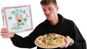 Capital bra lässt in seinem namen pizza backen und bei. Luca Testet Die Capital Bra Pizza Youtube