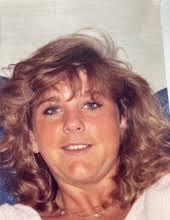 Kim Seagraves's Instagram, Twitter & Facebook