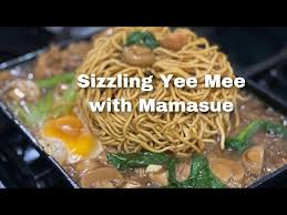 Resepi yee mee sizzling mudah buat sendiri di rumah. Cooking With Mamasue Sizzling Yee Mee Youtube