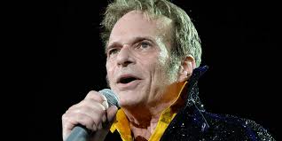 David Lee Roth reflete sobre Van Halen em nova música solo