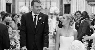 La cerimonia è stata celebrata in puglia, a monopoli, in provincia di bari. Nozze In Stampelle Per Neuer Cerimonia Blindata In Puglia