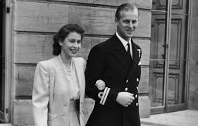 Así fue la historia de amor de la actual reina de inglaterra y el príncipe felipe. El Reality Show De Los Windsor Que La Reina Elizabeth Ii No Quiere Que Veas Grazia Mexico Y Latinoamerica Princess Elizabeth Queen Elizabeth Ii Wedding Queen Elizabeth Ii