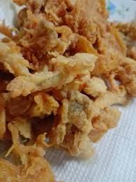 Cendawan inoki tu anda semua buang akarnya, leraikan sikit dan campur bersama telur ayam. Resepi Cendawan Goreng Berempah Resepi Sheila Rusly Facebook
