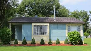 Houses Of Steel 6 Lustron Homes Still Standing Tall Prefab Homes Home Still Prefab