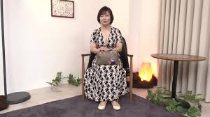 清潔感あふれる黒髪ショートボブがよく似合う高松かおりさん53歳、専業主婦。今年で結婚25周年を迎える二のお母さん。ご主人との夫婦仲は良好なものの、夜の営みはここ2、3年ですっかり無くなってしまった。50を過ぎればそんなものかなと半ば諦めかけていたある日  ...