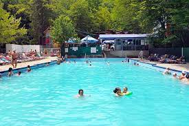 Popas turistic strand termal caciulata se afla langa hotel traian, in spatele hotelului perla oltului. Calimanesti Caciulata PostÄƒri Facebook