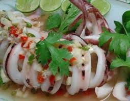 Ada banyak tempat makan best dan sedap di lumut ni, selain daripada lumut ikan bakar dan steamboat ini, cuma kena bijak mencari dan membaca review yang ditulis serta diterbitkan oleh banyak blog. Resipi Buat Cekodok Ikan Bilis Paling Sedap Makan Tak Cukup Sepinggan Rasa Kari Resep Makanan Laut