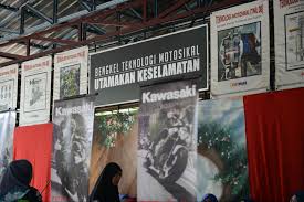 1, kampung kuala lanar, 27200, kuala lipis, pahang, kampung kuala lanar, 27200 kuala lipis, pahang, malezya. Kawasaki Motors Malaysia Giatmara Collaborate On Superbike Training Program Bikesrepublic