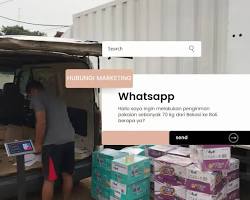 Gambar Tim Boss Cargo sedang mengemas barang dengan rapi dan hatihati