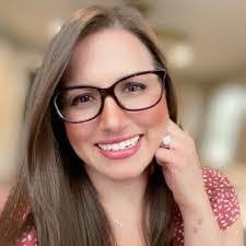 Lynne Stauffer's Instagram, Twitter & Facebook