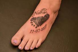 Preciosos Tatuajes De Huellas De Bebes Belagoria La Web De Los Tatuajes
