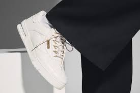 Retrouvez sur le site des chaussures et des sneakers pour homme au meilleur prix Sneakers Homme Ete 2020 Tendances Modeles Phares Collabs Vogue Paris