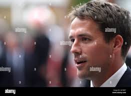 Football souriant michael owen Banque de photographies et d'images à haute  résolution