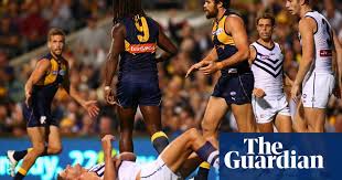At 211 cm (6 ft 11 in) tall, and with a peak weight of 120 kg (265 lb), he is the heaviest and equal tallest player to ever play in the afl. Injury Scare For Fremantle S Aaron Sandilands In Defeat To West Coast Afl The Guardian