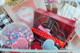Packed with 40 items, this gift basket arrives packaged up and ready to enjoy. Valentine Gift Basket Ideas For Kids Vallentine Gift Card