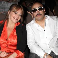 Lupillo rivera, el hermano de la diva de la banda se emocionó al despedir a la artista en su funeral y le cantó en honor a lo que más le apasionaba. Jenni Rivera S Brother Credits Religion With Helping Him Cope Celebrity News Showbiz Tv Express Co Uk